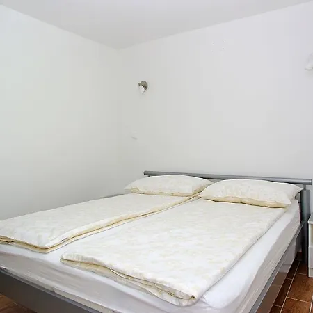 Adria Gornji Humac